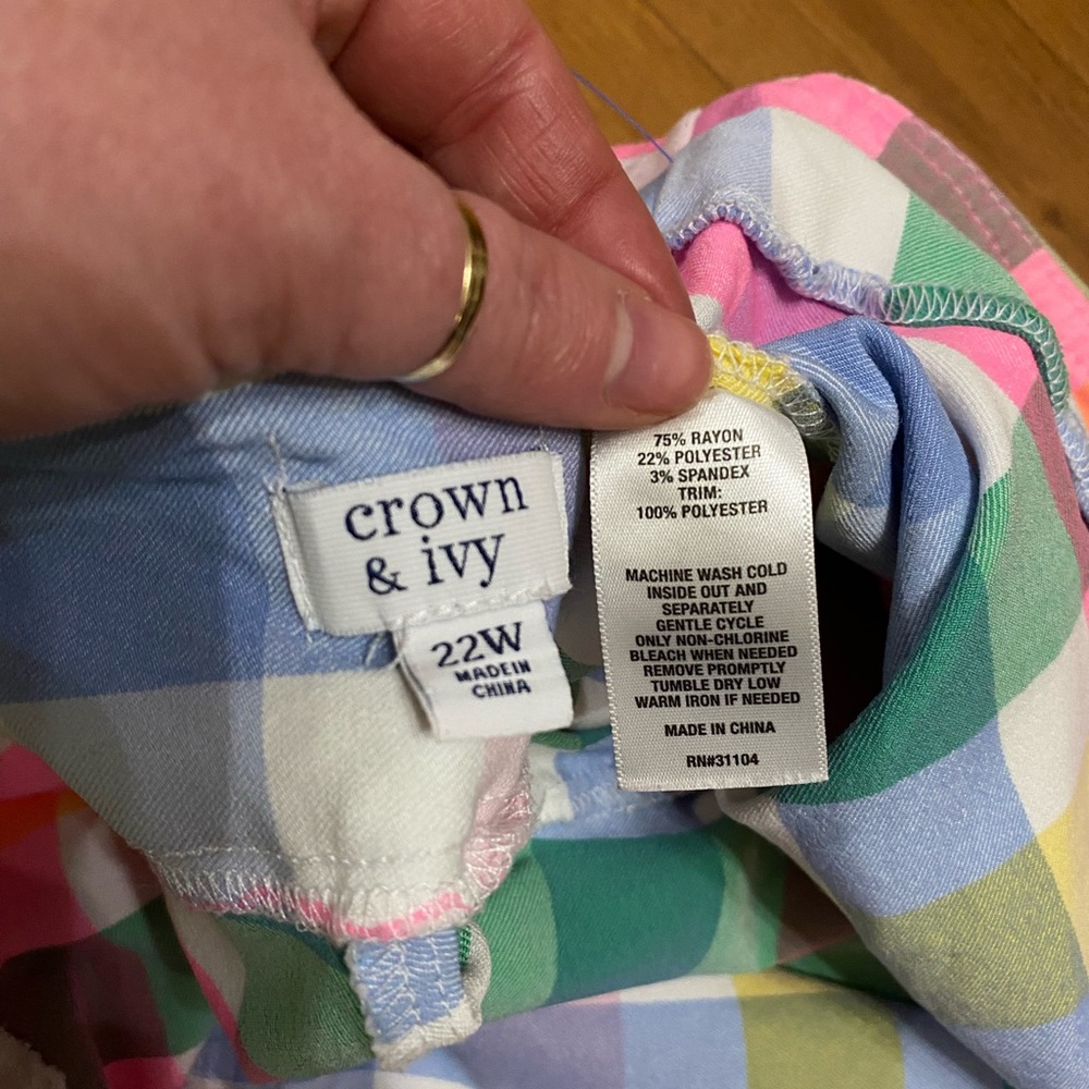 Crown & Ivy Multicolor Plaid Pants Capri | Size 22 - Picture 6 of 6